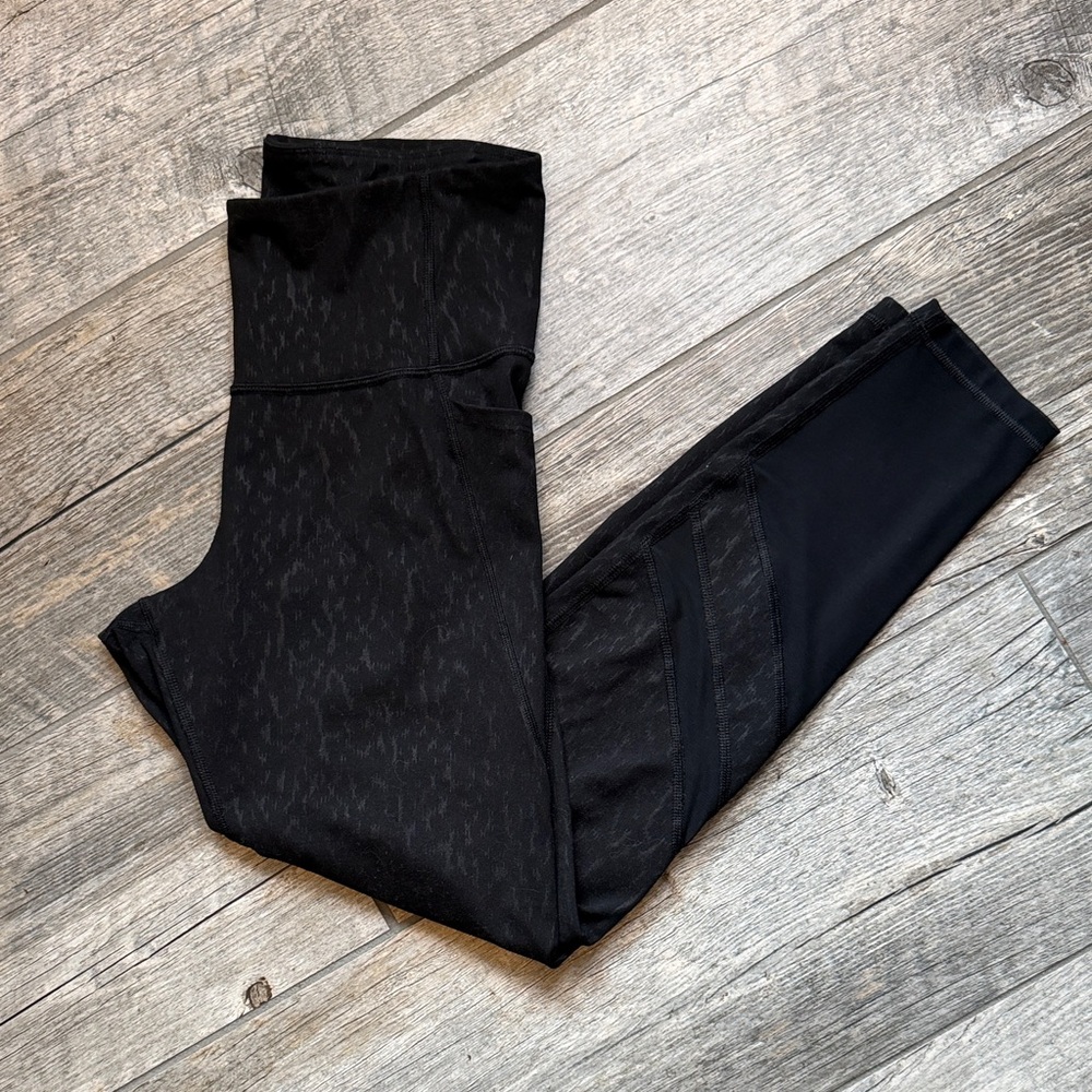 Old Navy Women's Black Patterned Leggings with Sheer at ankles